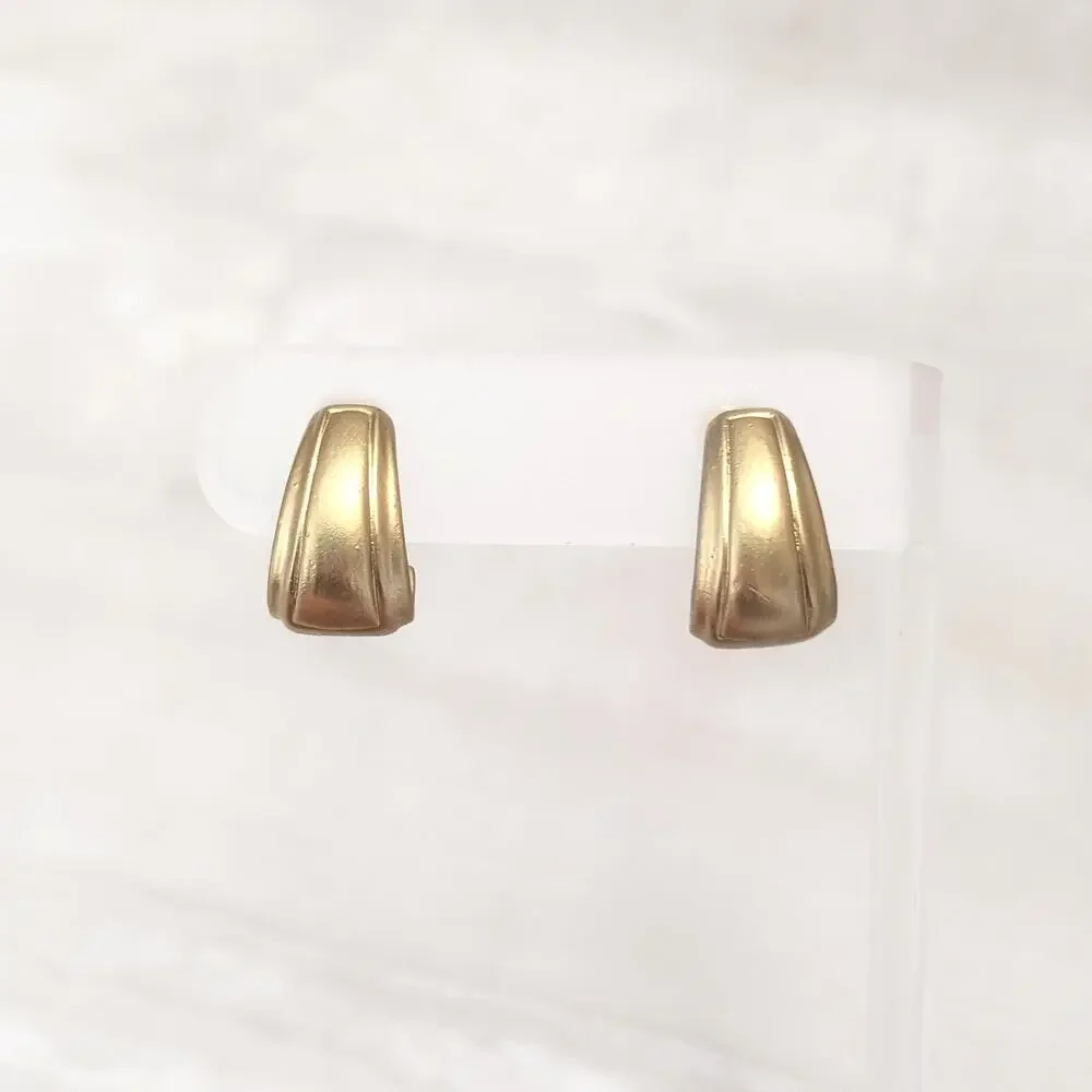 Vintage Clip On Earrings Matte Gold Tone 0.75